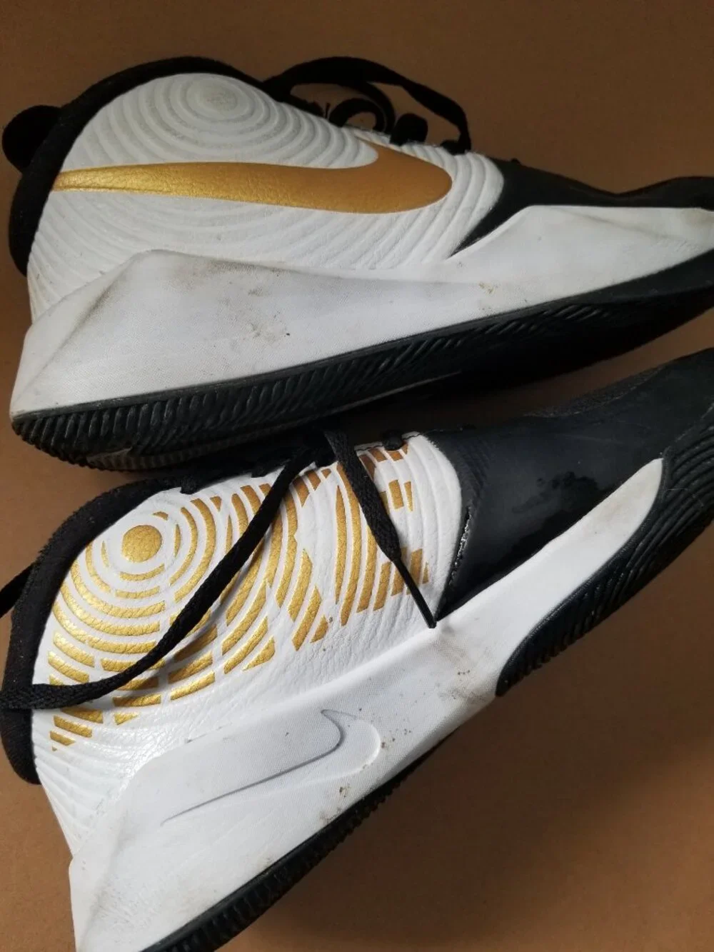 Nike Teamhustle Sneakers Black Yellow White Youth Kids Size 5.5 Y